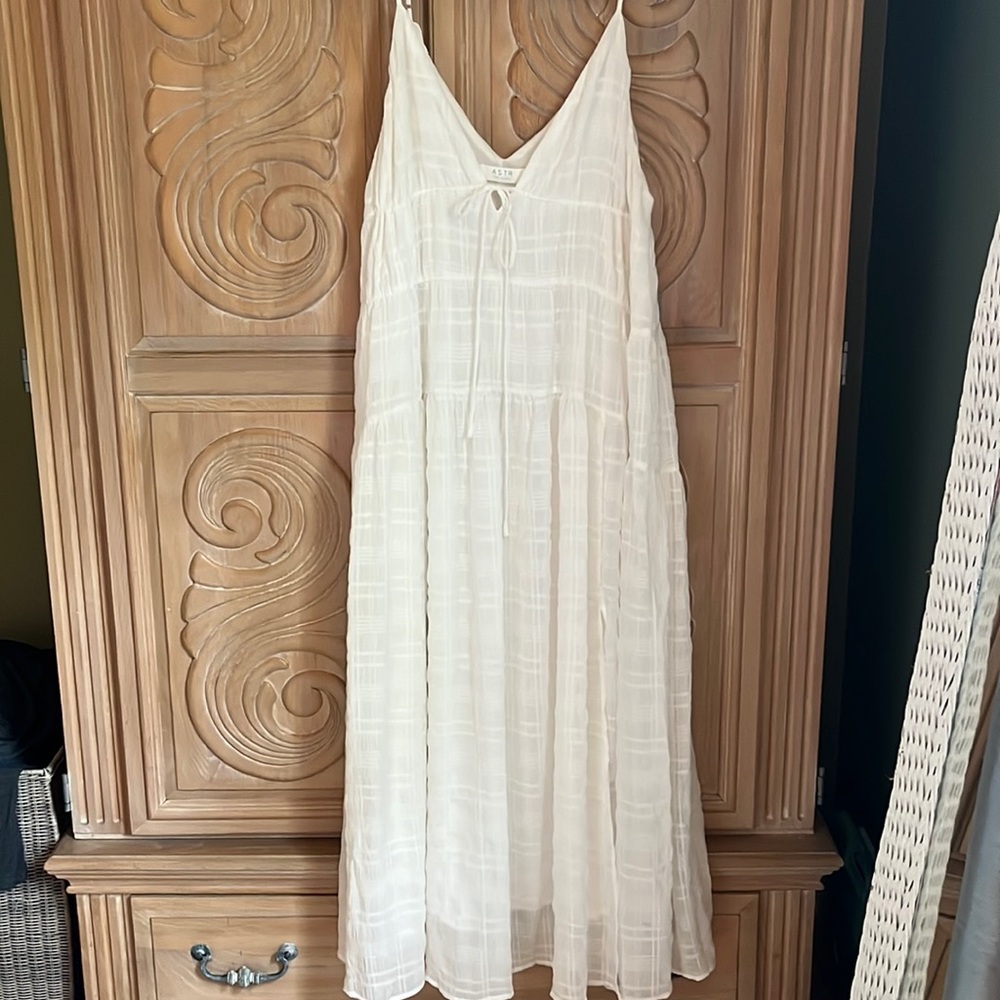White long  maxi sundress w slit